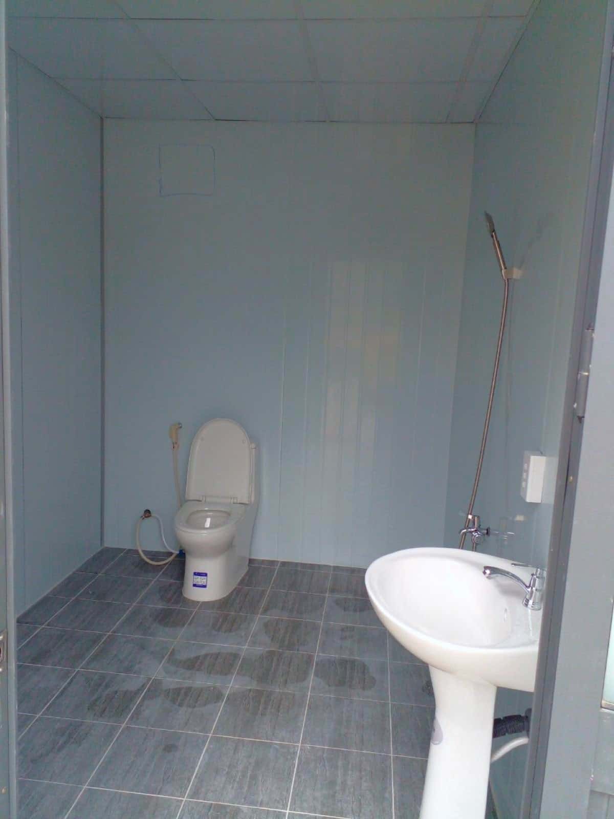 Không gian phòng vệ sinh và toilet