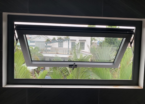 Mẫu cửa sổ mở hất nhôm Xingfa 1 cánh
