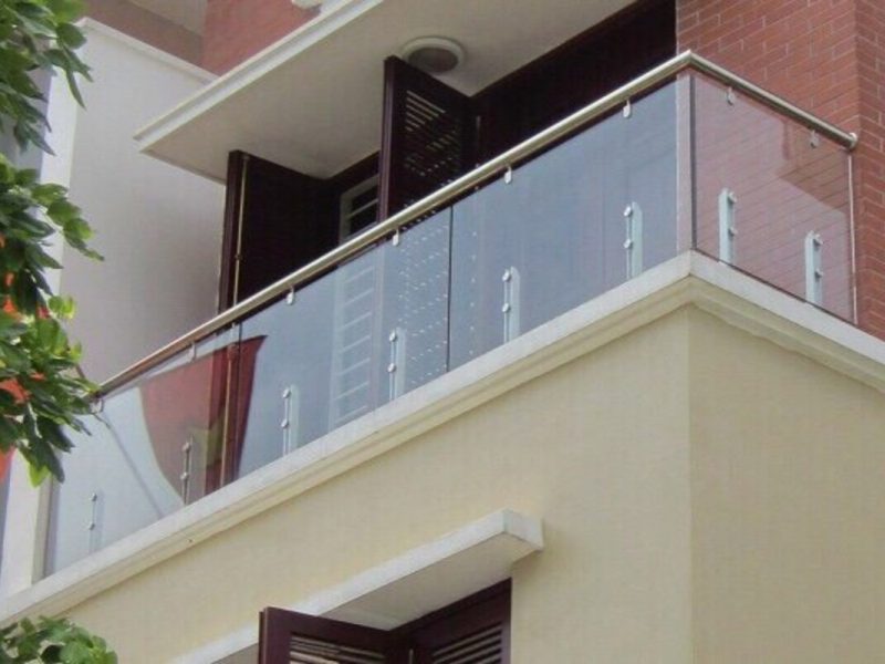 Mẫu lan can kính ban công đẹp