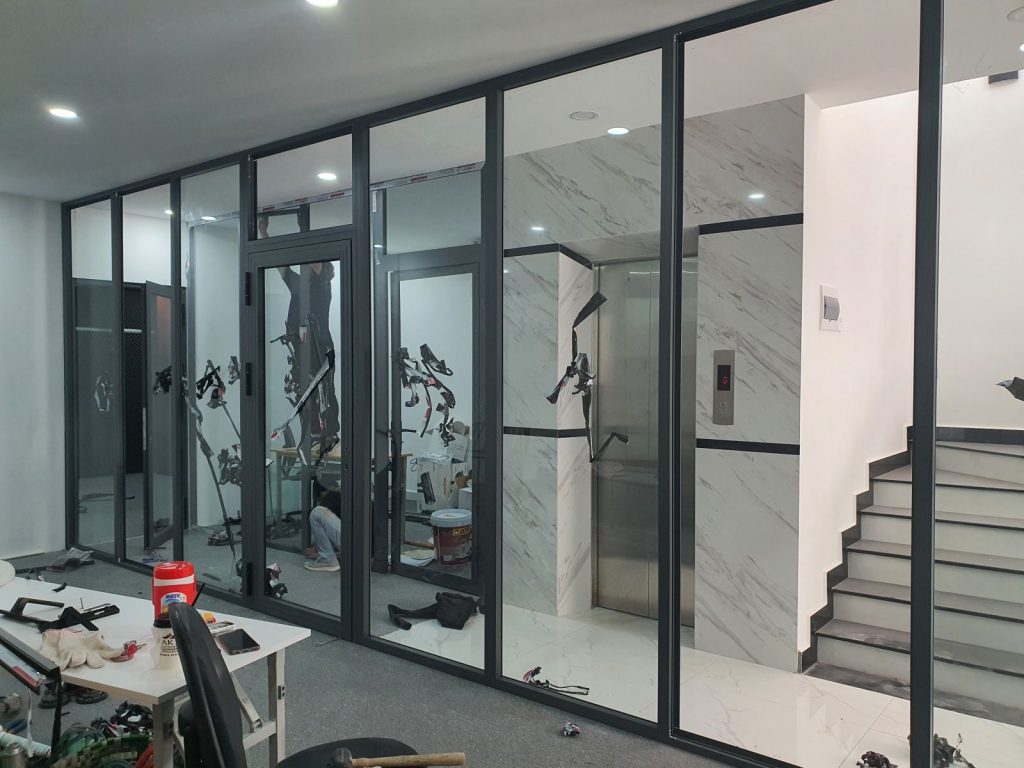 Các loại vách nhôm kính Xingfa hệ 55 kết hợp với cửa