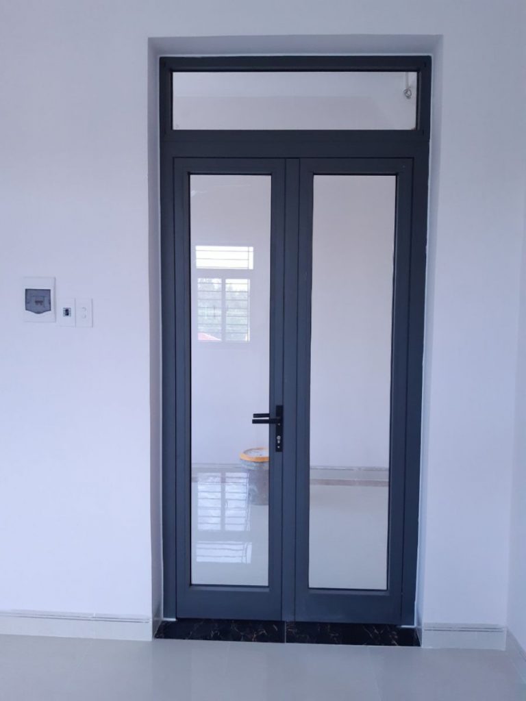 Mẫu cửa 2 cánh nhôm Xingfa đều nhau mang lại sự cân đối, hiện đại