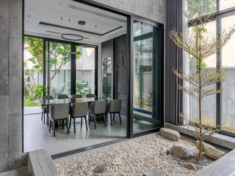 Mẫu nhà cấp 4 không gian mở với cửa kính lớn