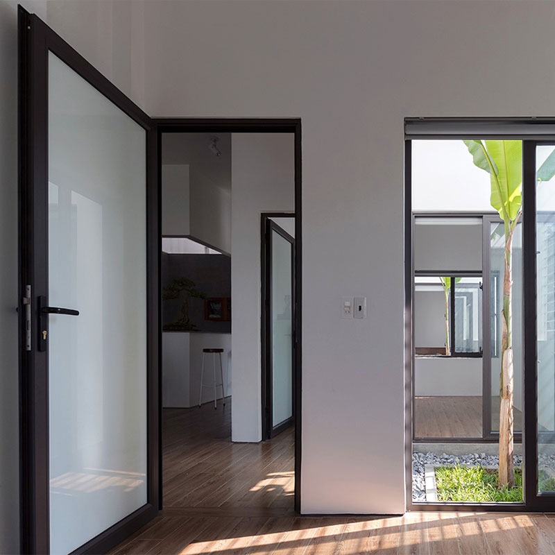 Cửa đi mở quay nhôm Xingfa hệ 55 bền đẹp và sang trọng