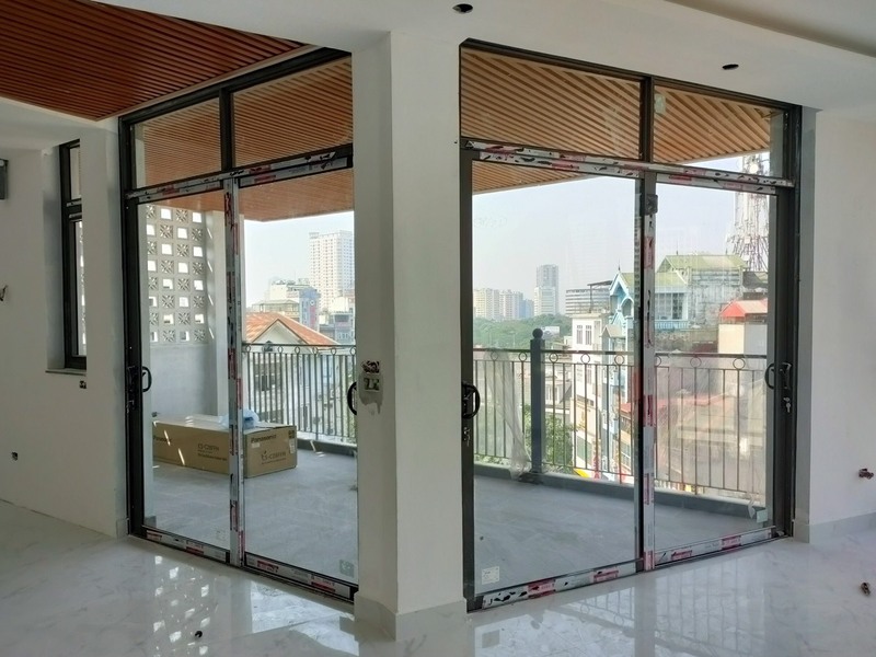 Nên chọn cửa nhựa Composite hay cửa nhôm Xingfa?