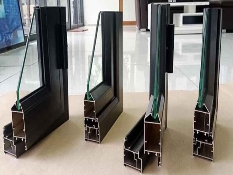So sánh độ bền và kết cấu giữa cửa nhựa Composite và cửa nhôm Xingfa