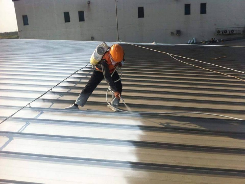 Thi công sơn cách nhiệt giúp giảm nhiệt mái tôn nhà xưởng