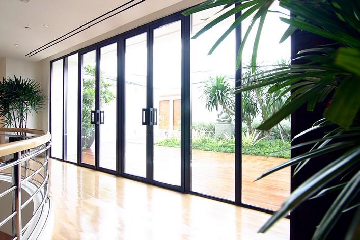 Ứng dụng cửa nhôm Xingfa trong nhà ở, văn phòng, showroom, cao ốc