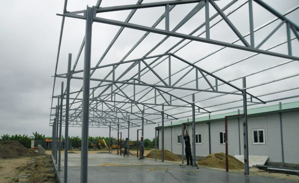 Hệ thống neo liên kết chân cột giữa móng và khung thép