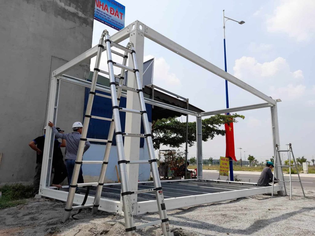 Thời gian thi công và năng lực nhà thầu ảnh hưởng đến mức giá