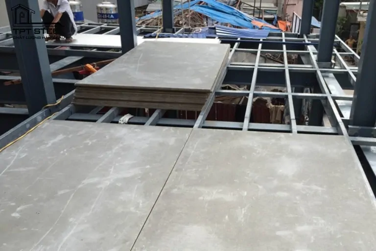 Hệ khung thép nhẹ và tấm Cemboard cho nhà lắp ghép, thi công nhanh gọn