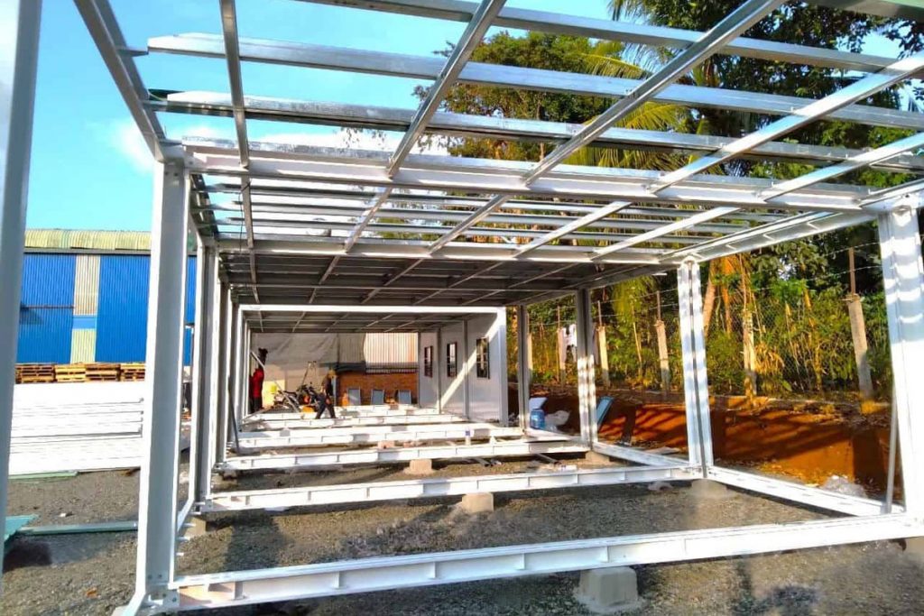 Thi công lắp ghép khung thép cho homestay để rút ngắn tiến độ