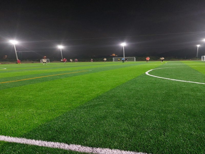 Toàn cảnh sân bóng Đông Sài Gòn vào ban đêm